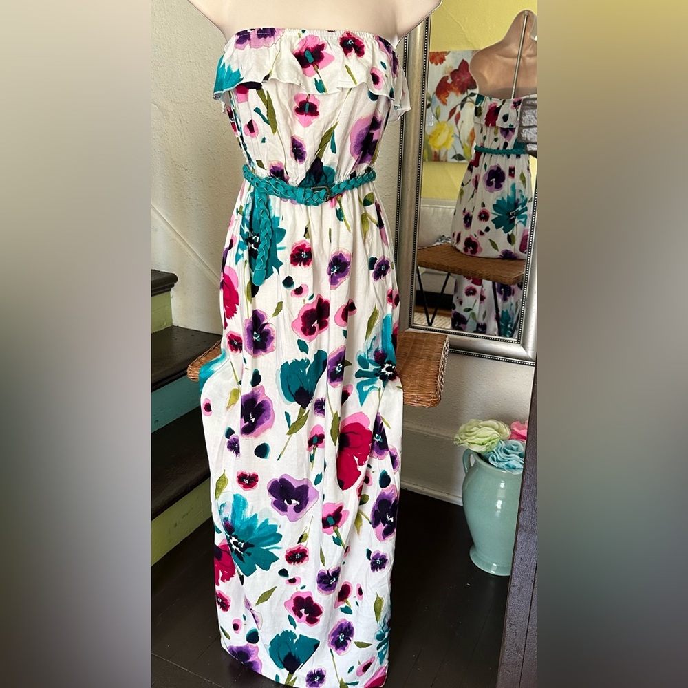 Trixxi Cute Summer Maxi Flowered Dress with Belt Size S. In good condition.
